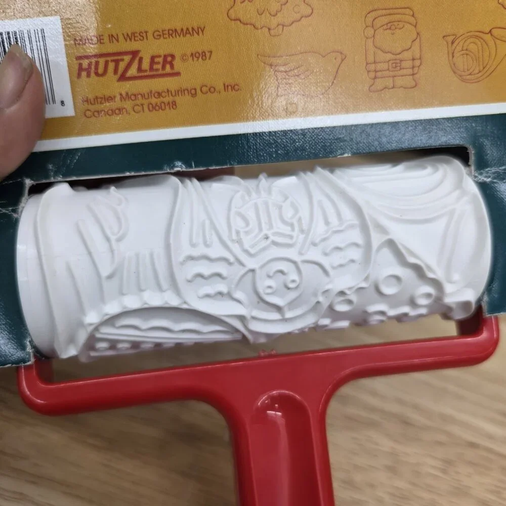Hutzler Cutout COOKIE Santa 1987 Roll 'Em Christmas Cookie Roller 7 Designs New